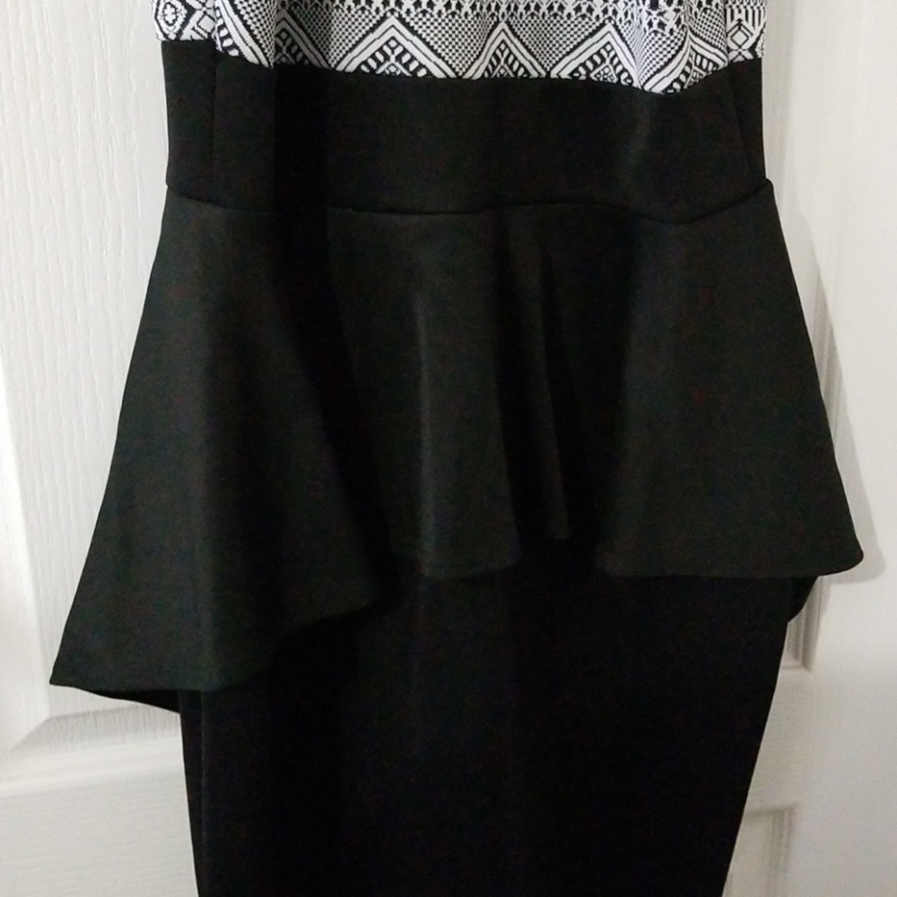 Dress - Picture 4 of 7
